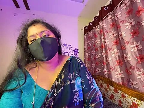 LouleyRanii live sex cam