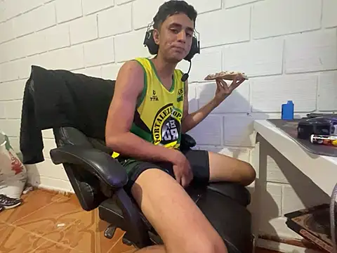 Max_TheHorseDick live sex cam