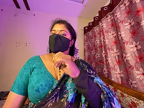 LouleyRanii live sex cam