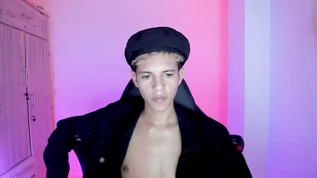 tylernova's cam snapshot