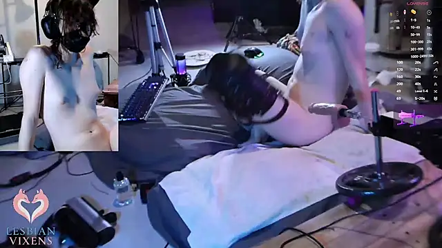 LesbianVixens live sex cam