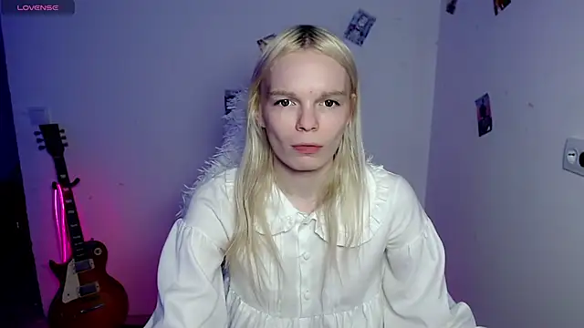Emily_Nyaffee live sex cam