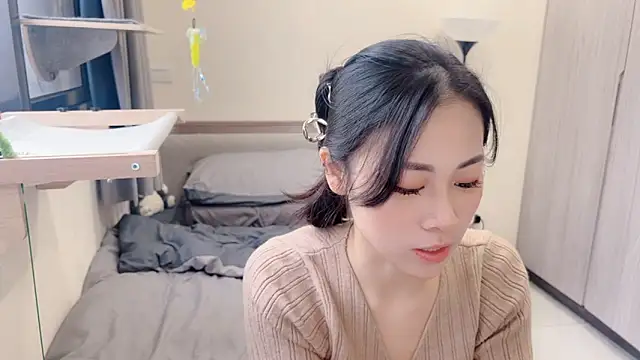 BabyOneDaily's cam snapshot