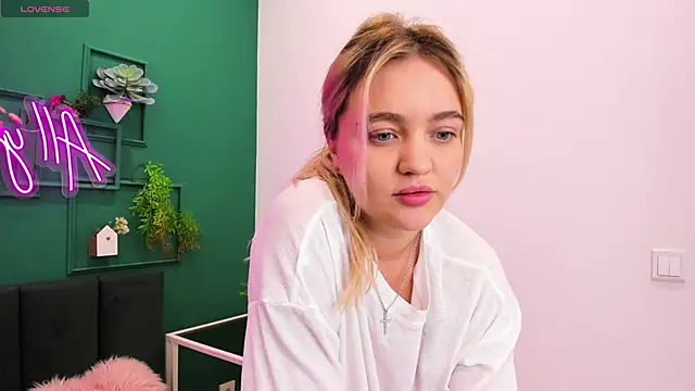 KatieBlossom_'s cam snapshot