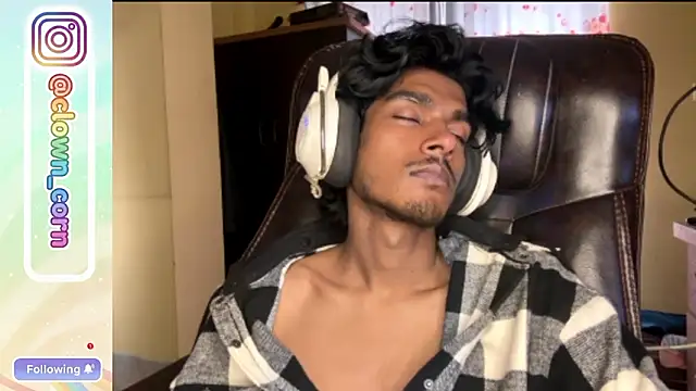 RavenKisses live sex cam