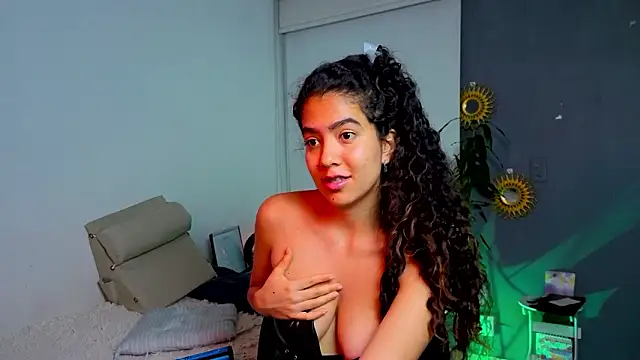 Maithe_Perroni's cam snapshot