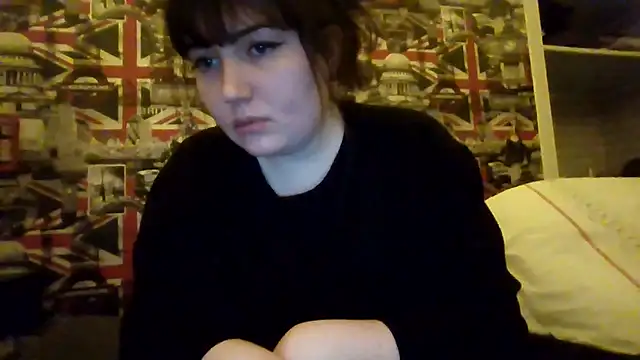 Lynylou live sex cam