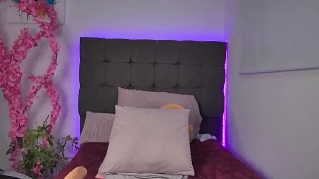 AmandaBrooks_18's cam snapshot