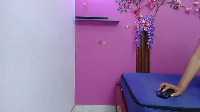 skinnybarbie022's cam snapshot