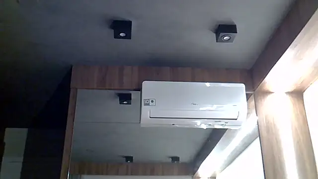 SkinnyKitten live sex cam