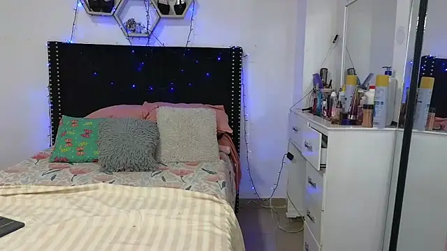 charlotte_077's cam snapshot