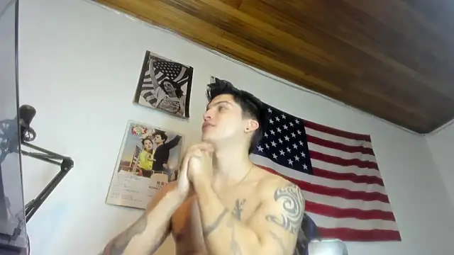 charlie_hotxxx's cam snapshot