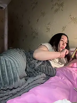 Naughtbaby_2025's cam snapshot