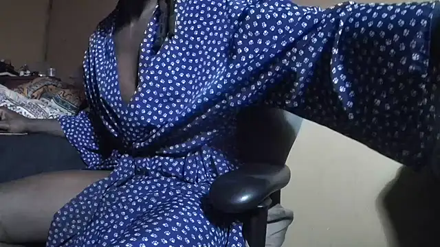 EYEzIAM live sex cam