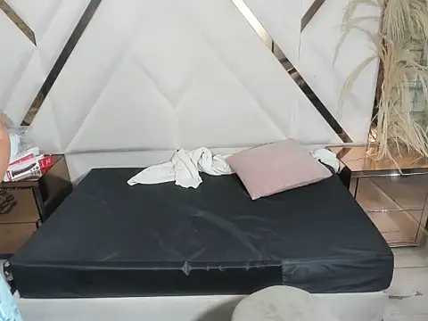 Shara_Oz's cam snapshot