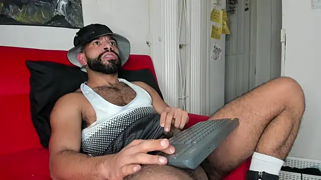 sweatyhairypig23 live sex cam