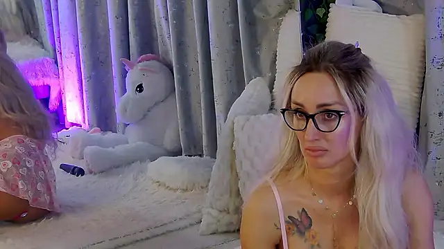 IsabelleEthan live sex cam