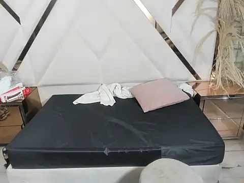 Shara_Oz's cam snapshot