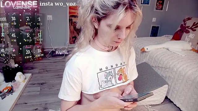 Careful_i_bite's cam snapshot