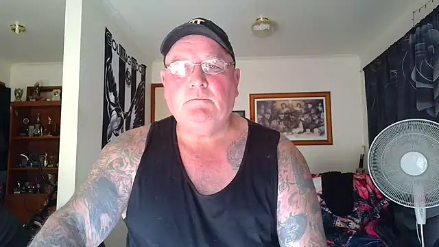 KINKYBLUEYES69 live sex cam