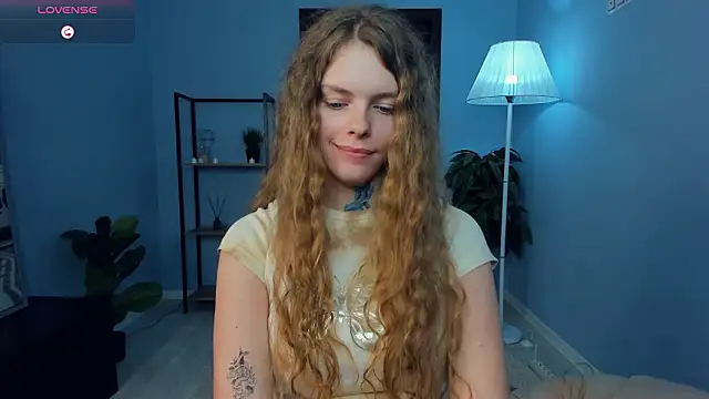 RayaNenlia live sex cam