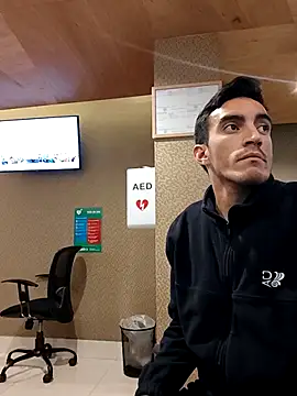 TommyMomentum live sex cam