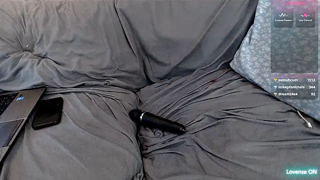 EmoDream1998 live sex cam