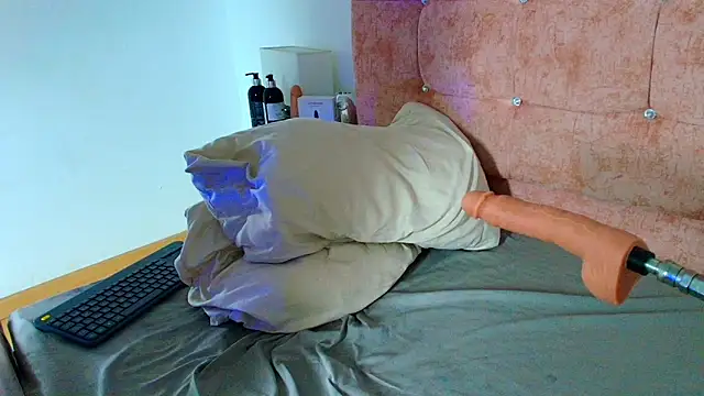 Ethan_Briggs_'s cam snapshot