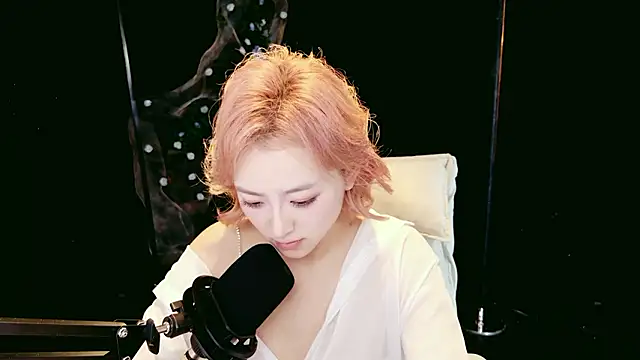 Lady-Mia777 live sex cam