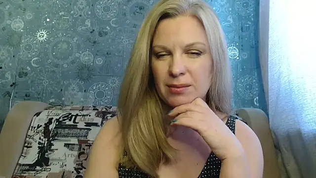 BlondeFox's cam snapshot