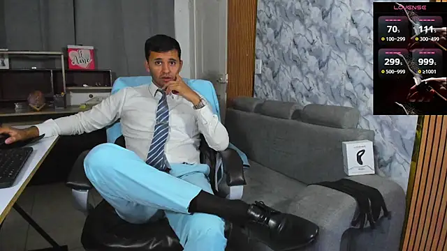 Hideintheoffice live sex cam