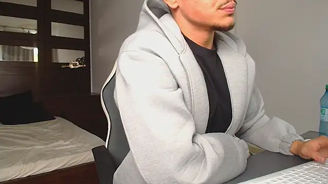 ElijahThorne live sex cam