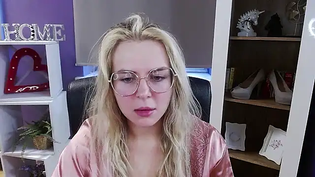 Zoey_Erotic's cam snapshot