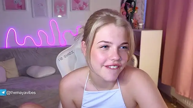 Maya_Rave's cam snapshot