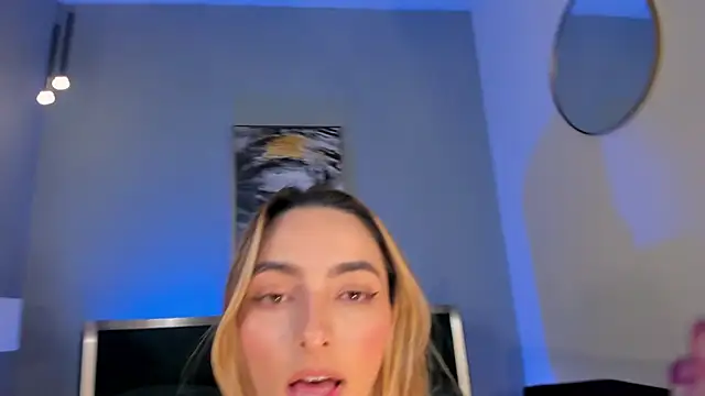 MelissaMoore_'s cam snapshot