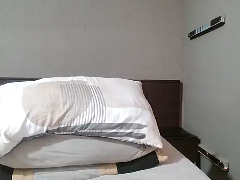 Naughtythickbuddies's cam snapshot