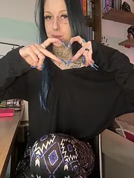 BlueVelvetBat's cam snapshot