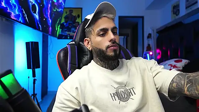 logan_hugh8's cam snapshot