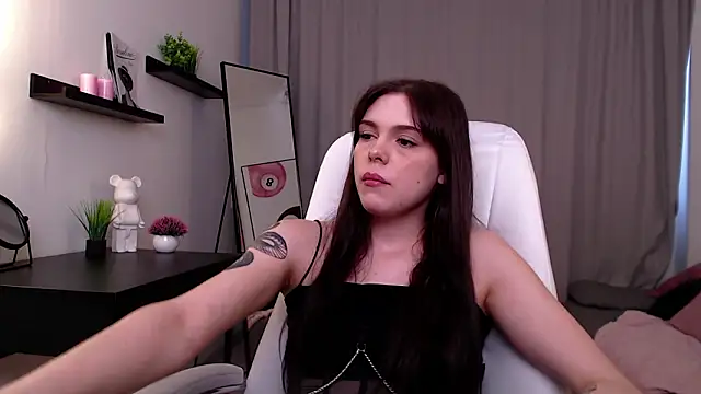 Pamela_Tiffin's cam snapshot