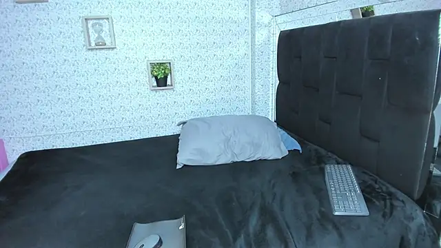 lisa_logan's cam snapshot