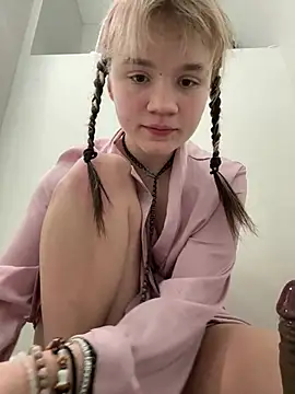 Cutiepiespanks live sex cam