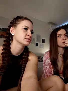 MayaGlow's cam snapshot