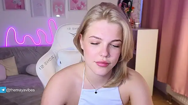 Maya_Rave's cam snapshot