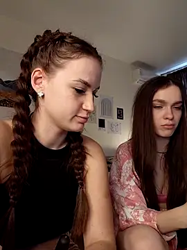 MayaGlow's cam snapshot