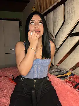 Laura-Khalifa's cam snapshot