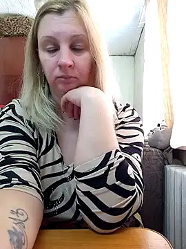 BustyBlond's cam snapshot