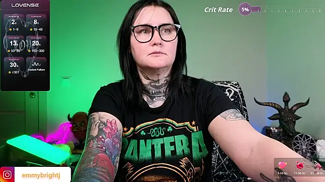 Emmybrightj_'s cam snapshot