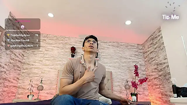 ApoloCruz live sex cam