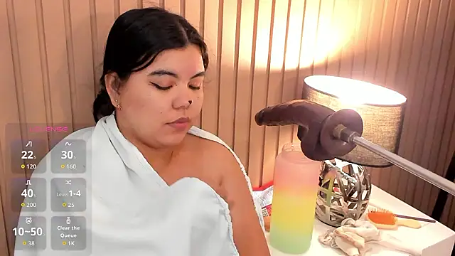 klhoe_boobs's cam snapshot