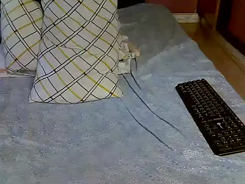 Queen_petite_'s cam snapshot